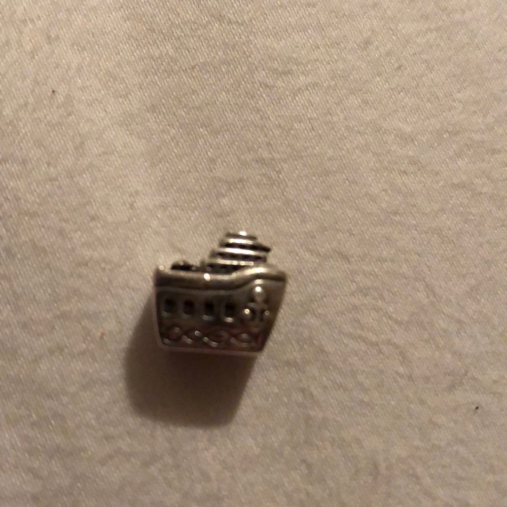 Cruise ship Pandora charm